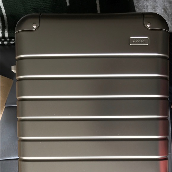 ❌S O L D❌Away: The Carry On w/ Battery Luggage NEW - Picture 2 of 4